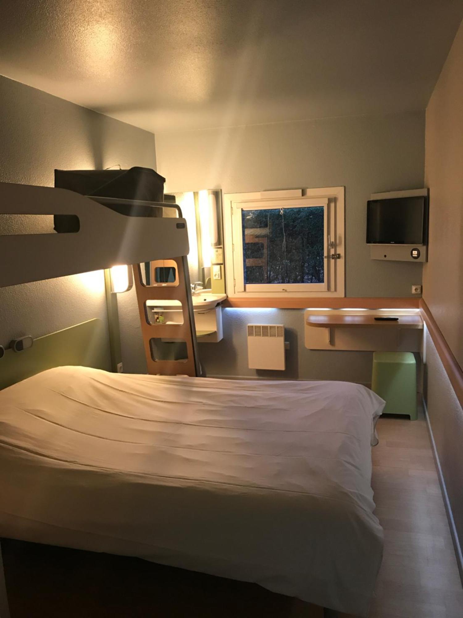 Ibis Budget L'Isle Adam Екстериор снимка