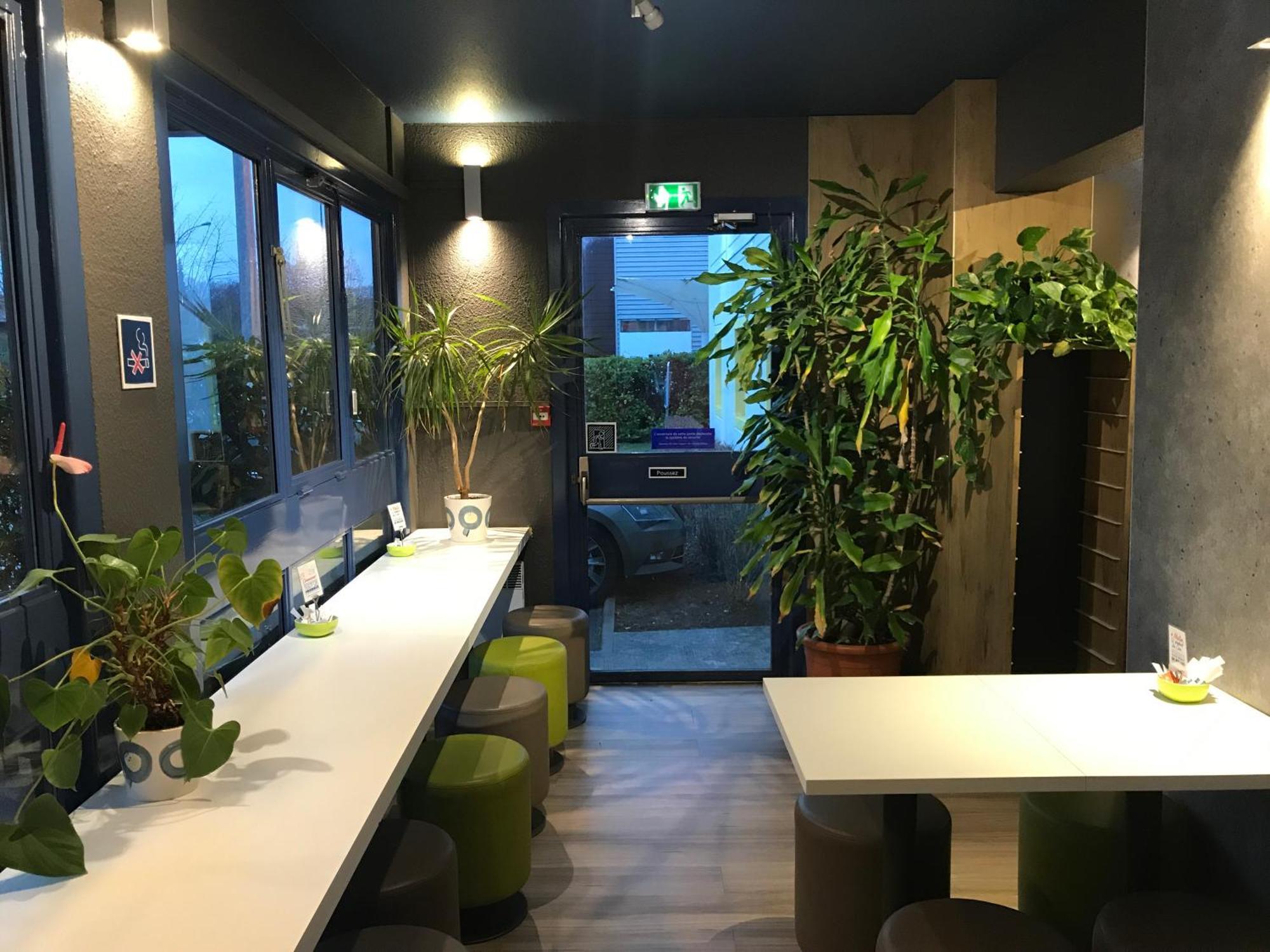 Ibis Budget L'Isle Adam Екстериор снимка