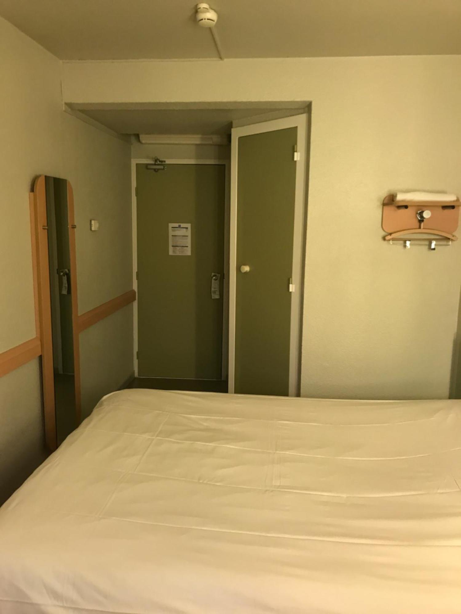 Ibis Budget L'Isle Adam Екстериор снимка