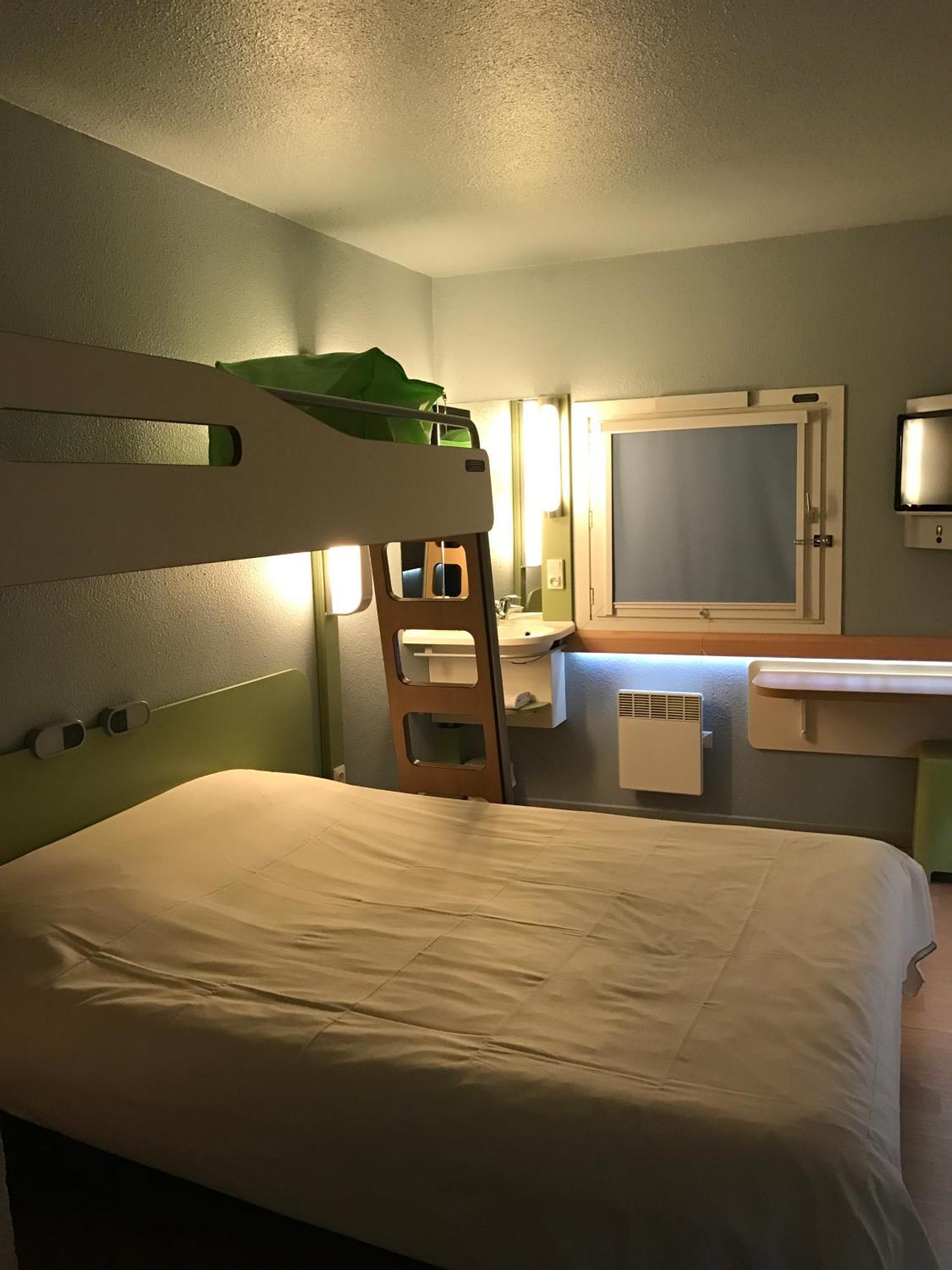 Ibis Budget L'Isle Adam Екстериор снимка