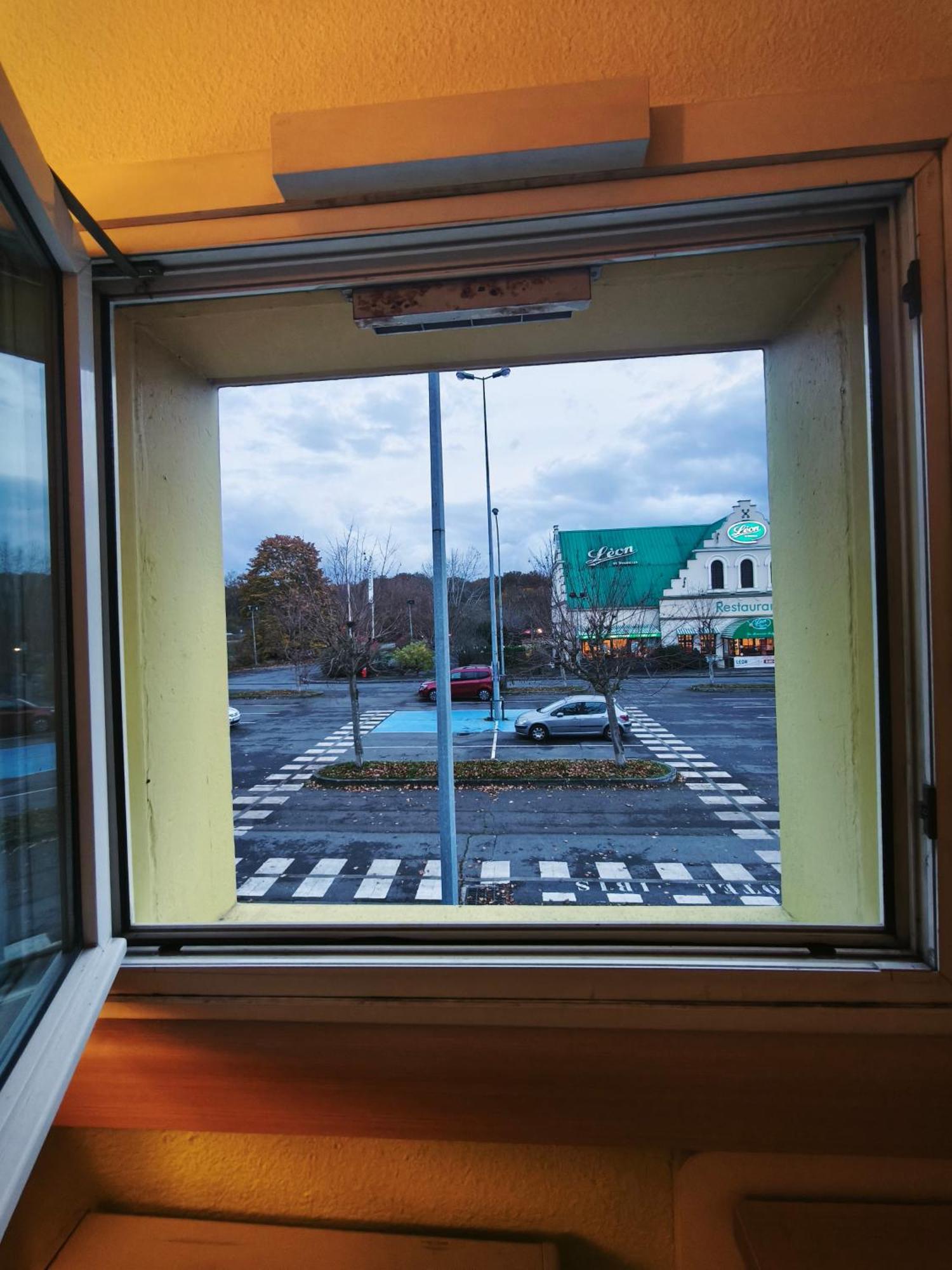 Ibis Budget L'Isle Adam Екстериор снимка