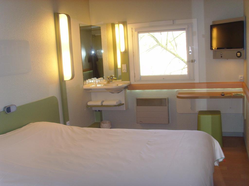 Ibis Budget L'Isle Adam Стая снимка
