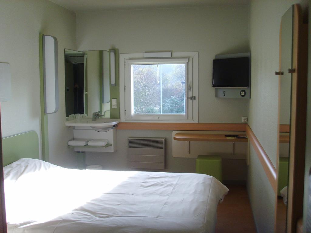 Ibis Budget L'Isle Adam Стая снимка