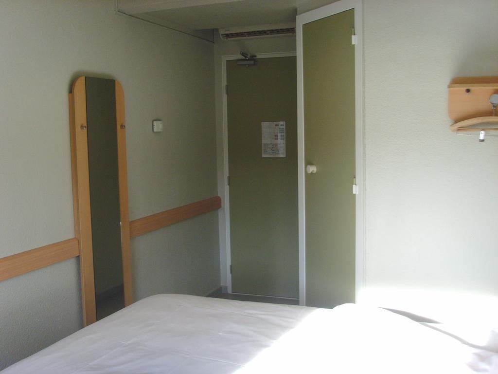 Ibis Budget L'Isle Adam Стая снимка