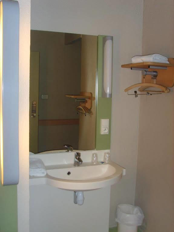 Ibis Budget L'Isle Adam Екстериор снимка