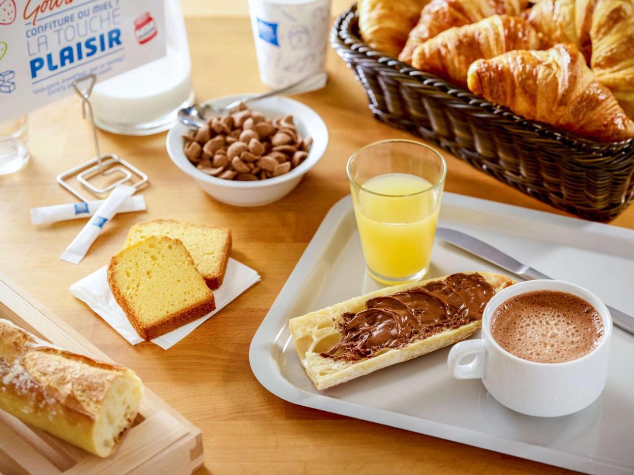 Ibis Budget L'Isle Adam Екстериор снимка