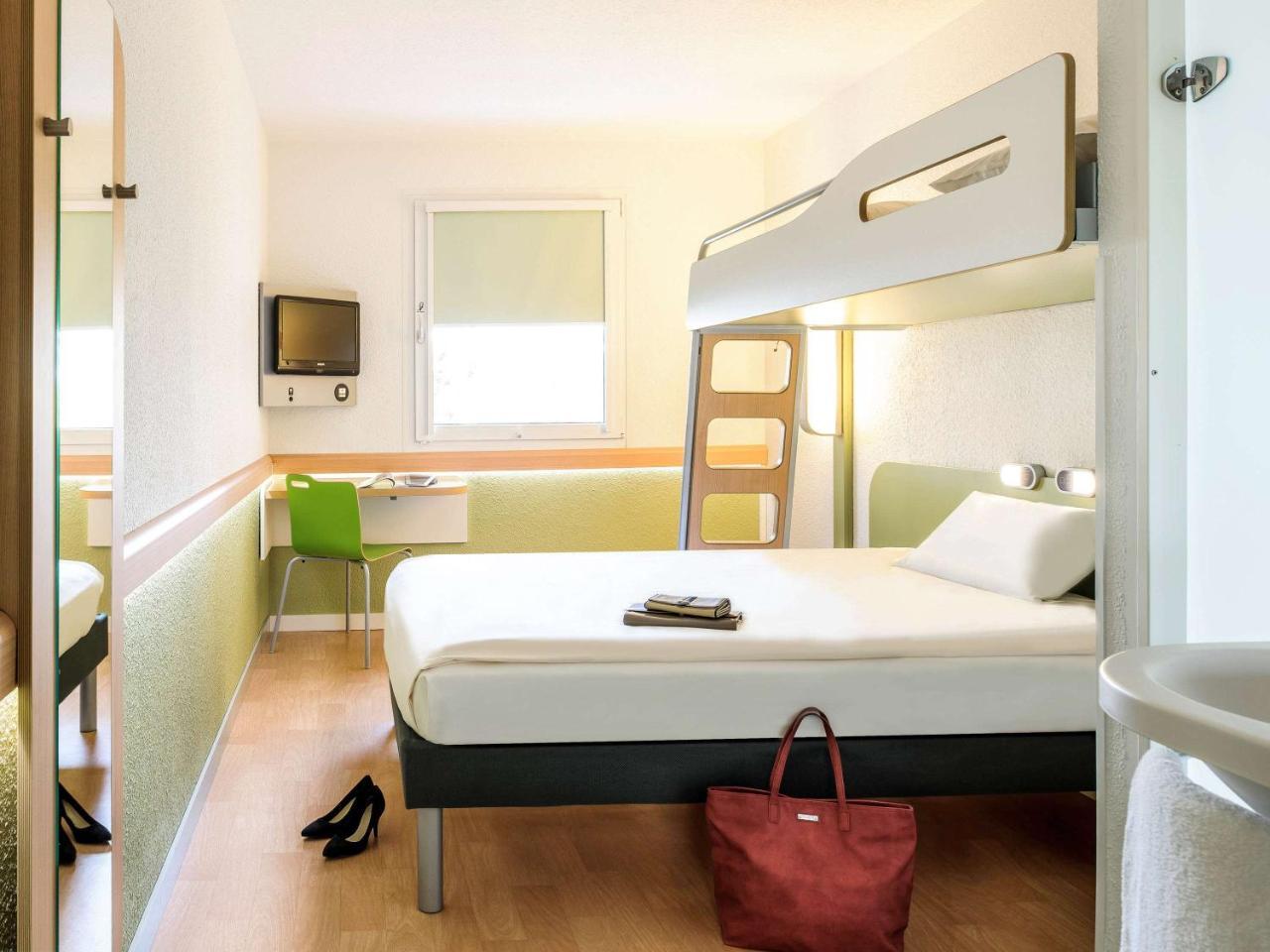 Ibis Budget L'Isle Adam Екстериор снимка